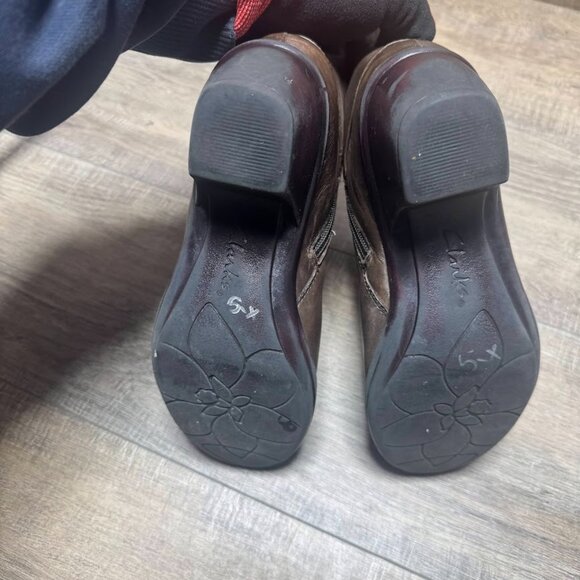 Clarks Brown Leather Zipper Ankle Booties Women's Size 8.5 - Picture 4 of 7